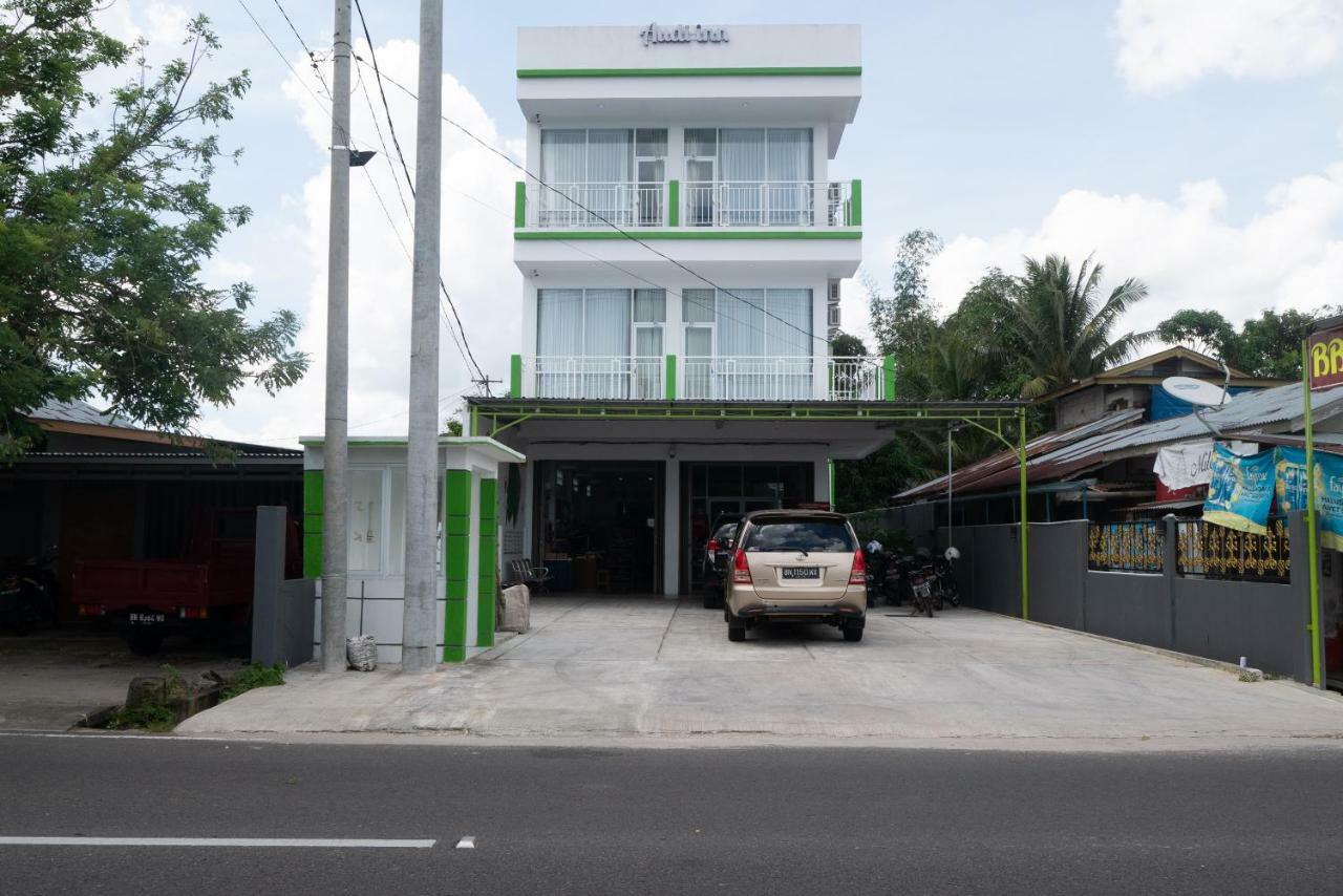 Audi Inn Hotel Tanjung Pandan Exterior foto